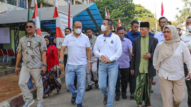Heru Budi saat menemui warga Rusun Marunda di Jakut (Dokumentasi Humas Pemprov DKI)