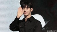 Dalam Bahasa Indonesia, Minhyun bicara lancar: Halo Indonesia! Apa kabar? Saya Hwang Minhyun, katanya. (Foto: Atmi Ahsani Yusron/detikcom)