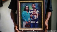 Penghasilan yang didapatkan setiap bulannya pun tentu tak menentu. Tak ada gaji tetap, Ia hanya mendapatkan upah dari para ahli waris yang menitipkan dengan jumlah yang berbeda-beda.