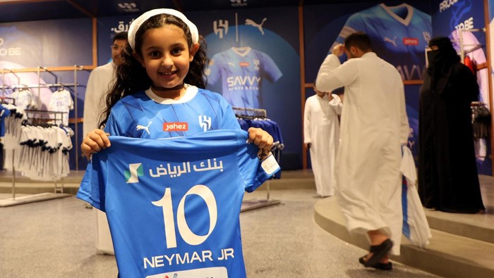 Soccer Football - Neymar signs for Al Hilal - Riyadh, Saudi Arabia - August 15, 2023
A young fan poses wearing a Neymar Al Hilal shirt in the club shop
REUTERS/Ahmed Yosri