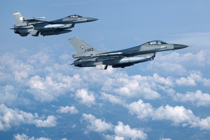 Netherlands Air Force F-16 fighter jets fly during a media day illustrating how NATO Air Policing safeguards the Allies airspace in the northern and northeastern region of the Alliance, July 4, 2023. REUTERS/Piroschka van de Wouw/File Photo Acquire Licensing Rights