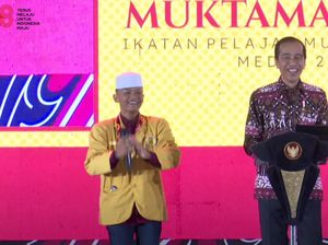 Jokowi Sebut Rambut Putih Uban, yang Ditanya Rambut Hijau Apa