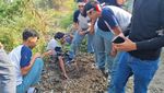 Momen Kapolresta Bogor Kota Bersih-Bersih Ciliwung Bareng Pelajar hingga Guru