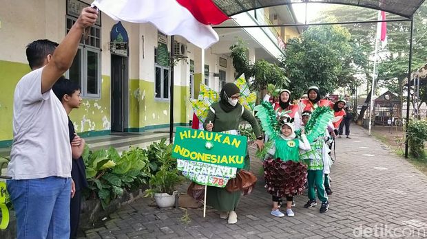 Karnaval kostum daur ulang Surabaya