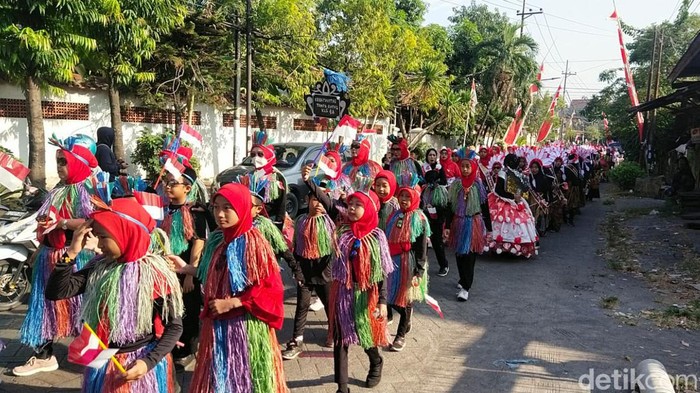 Karnaval kostum daur ulang Surabaya