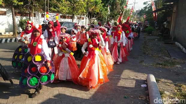 Karnaval kostum daur ulang Surabaya