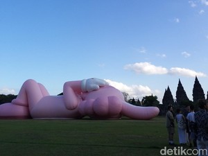 Dari Jalanan, KAWS Tak Sangka Karya Seninya Mampu Mendunia