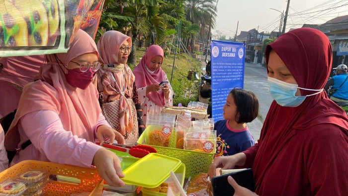 Kedai Kreatif Untuk Tingkatkan UMKM Perempuan Frisian Flag gelar program Kedai Susu Kental Manis bersama komunitas Ibu Profesional. Kegiatan ini sebagai dukungan untuk UMKM khusus perempuan.