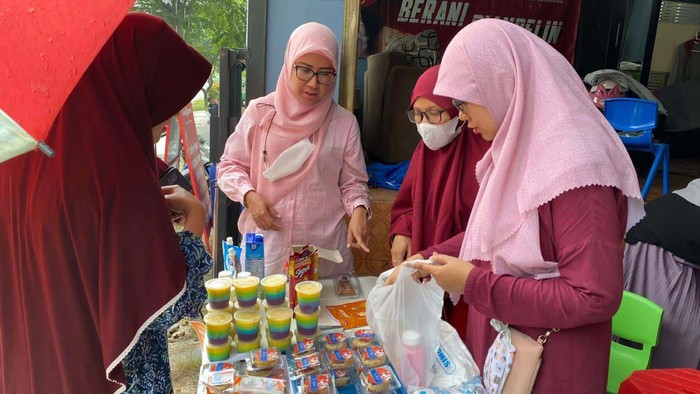 Kedai Kreatif Untuk Tingkatkan UMKM Perempuan Frisian Flag gelar program Kedai Susu Kental Manis bersama komunitas Ibu Profesional. Kegiatan ini sebagai dukungan untuk UMKM khusus perempuan.