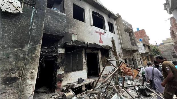 Gereja dan bangunan lain diserang di Pakistan.