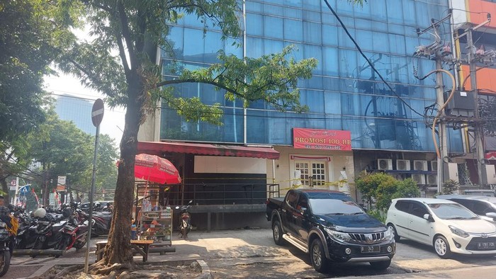 Kondisi terkini F2 Hotel, Panglima Polim, Jaksel, yang terbakar dan tewaskan tiga tamu.