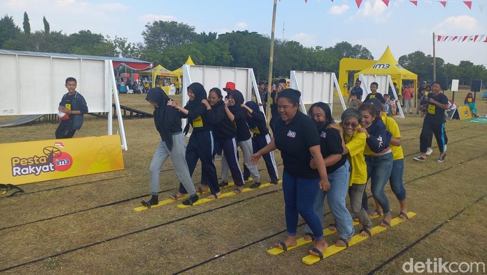 Lomba 17-an di Pesta Rakyat di Alun-alun Utara Solo, Sabtu (19/8/2023).