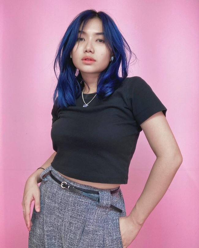 Lu hebat si nemenin dari 0 tapi yang dinikahi orang lain, Yang nemenin dari nol kamu loh mba, The real setelah putus langsung mempercantik diri. Cakep amat si mba, Sel semangat mentalmu kan wes dadi, Beda agama cuma alasan, dari awal juga sudah tahu beda. ini mah kalah bondo, Semangat kak open endorse jadi selebgram banyak duit tambah cantik, tulis netizen. Foto: Instagram @marshellaprilia