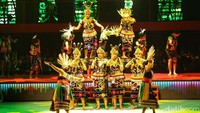 Pagelaran ini mengenalkan sejarah pahlawan Nusantara melalui pertunjukan teatrikal yang memadukan tari-tarian daerah dan kontemporer. Rangkaian musik daerah dan nasional dibalut dengan penampilan spektakuler hingga parade busana wastra Indonesia. 