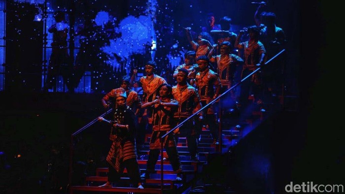 Melihat Pagelaran Sabang Merauke Bertajuk Pahlawan Nusantara Bertepatan dengan perayaan HUT ke-78 RI, pagelaran Sabang Merauke bertajuk Pahlawan Nusantara digelar di JIExpo Theatre, Jakarta, Jumat (19/8). Begini keseruannnya.