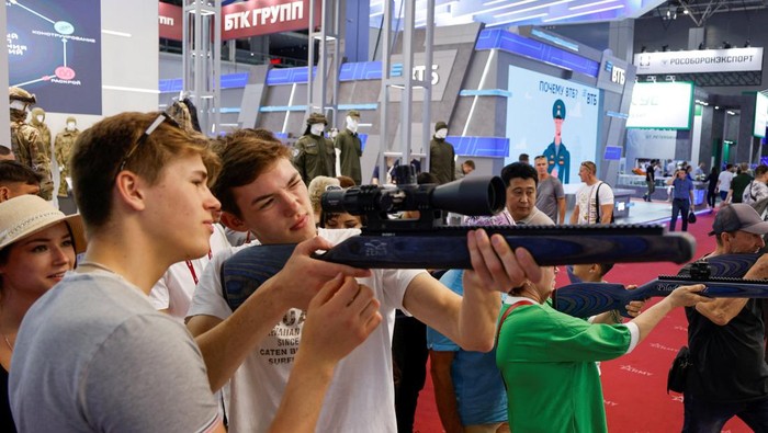 Visitors gather near unmanned aerial vehicles at an exposition of the international military-technical forum Army-2023 at Patriot Congress and Exhibition Centre in the Moscow region, Russia, August 18, 2023. REUTERS/Stringer
