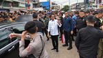 Momen Jokowi Sambangi Pasar dan Sapa Warga di Medan