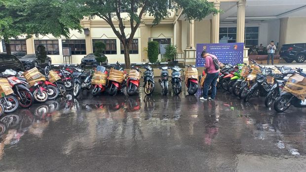 Barang bukti motor curian yang diamankan Polda Jambi. Foto: Dimas Sanjaya/detikSumbagsel