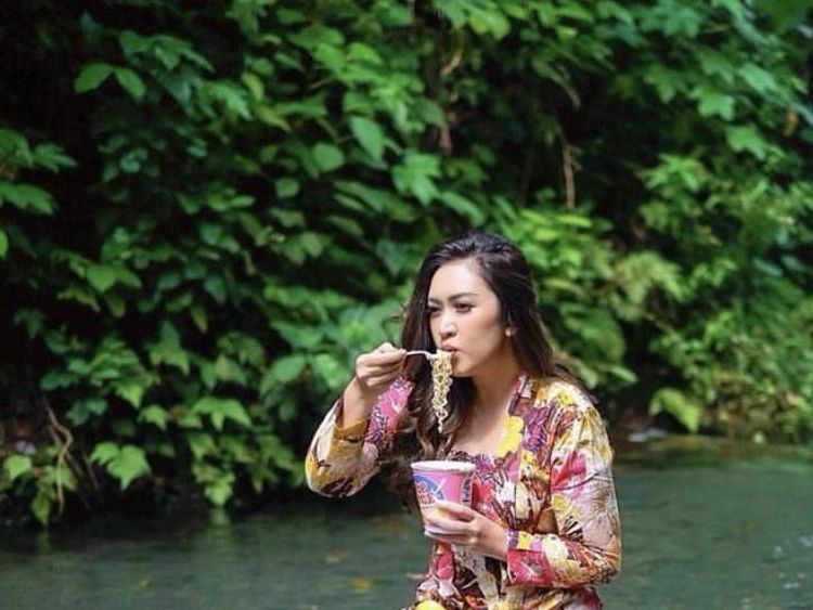 Momen Nafa Urbach Makan Mie Instan hingga Jajan Tempe Kemul