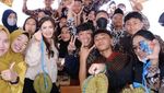 Momen Seru Nafa Urbach Saat Kulineran Kaki Lima