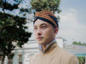 Nicholas Saputra Jadi Mas-mas Jawa Saat HUT RI, Pakai Beskap Bikin Terpana
