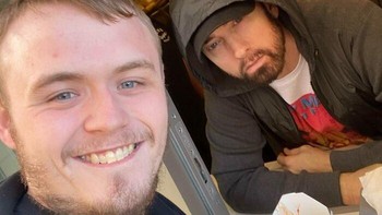 Tak sengaja bertemu dengan Eminem di sebuah rumah makan. Foto: Bored Panda