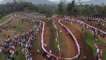 Foto Udara  Pembentangan Bendera Merah Putih Terpanjang di Jabar
