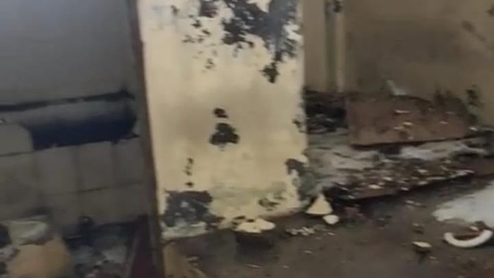 Penampakan ruang tahanan Polsek Gantarang, Bulukumba, yang dibakar oleh seorang pelaku pemerkosaan. Dokumen Istimewa