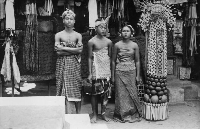 Potret Hitam Putih Pedesaan di Indonesia Zaman Dulu