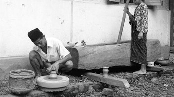Membuat kerajinan. Foto: Getty Images