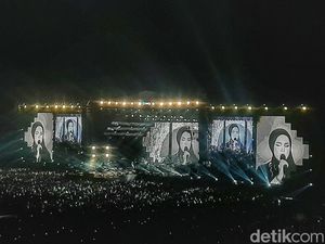 Putri Ariani Pukau Penonton Konser Dewa 19 di Bandung
