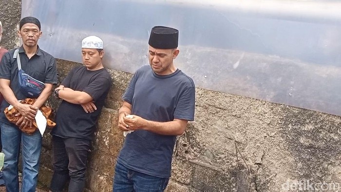 Ibunda Ramzi meninggal dunia.