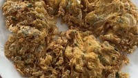 Talua barendo alias telur dadar keriting juga bisa dicicipi dengan harga Rp 20.000 per porsi. Renda telur yang keriting di pinggirnya menebarkan aroma gurih telur yang sangat menggoda. Foto: detikFood/Yenny Mustika Sari