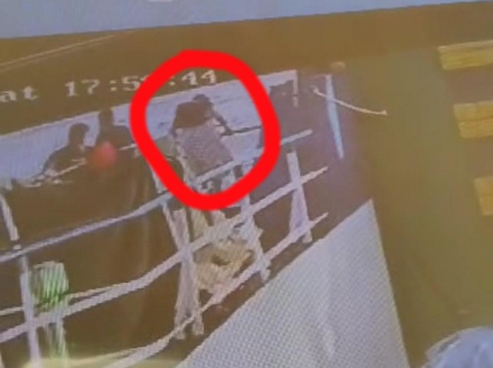 Screenshot video penumpang Kapal Aceh Hebat 2 tujuan Sabang melompat ke laut.  (Istimewa)