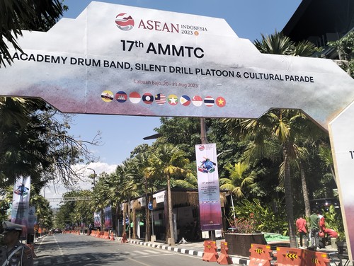 Suasana di depan Hotel Meruorah, venue AMMTC ke-17 di Labuan Bajo, Sabtu (19/8/2023) siang. (Ambrosius Ardin)
