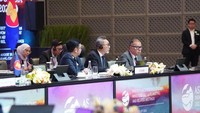 Menurutnya pertemuan ini menjadi momentum penting untuk memperkuat perekonomian dan perdagangan di ASEAN. Serta diharapkan memberikan arah yang sejas dalam menyusun solusi nyata dan konkret.