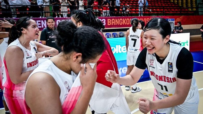Timnas basket putri Indonesia kembali mengukir sejarah usai menjadi juara FIBA Women’s Asia Cup 2023. Kemenangan ini membawa mereka ke level Divisi A di Nimibutr Stadium Thailand, pada babak final FIBA Women’s Asia Cup 2023 Division B, Sabtu (19/8/2023) malam.