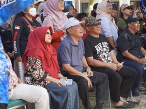 Meriahkan HUT RI, Wali Kota Cilegon Mancing Bareng Warga-Bagikan Hadiah