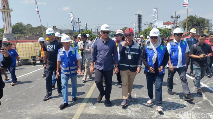 Wali Kota Kediri Abdullah Abu Bakar buka Jembatan Alun-Alun Bandar Kediri