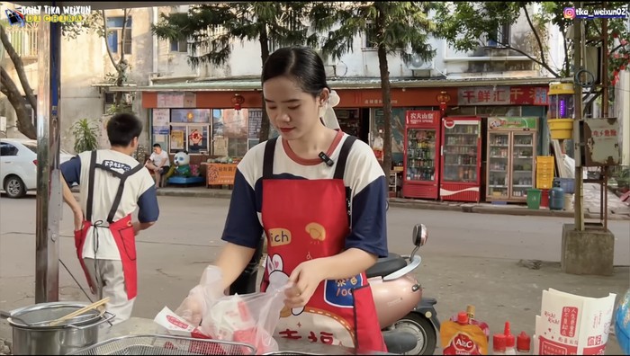 5 Youtuber Indonesia Ini Sukses Jualan Makanan Kaki Lima di Luar Negeri
