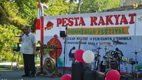 Menteri Basuki juga memberikan sambutan saat menghadiri Pesta Rakyat tersebut. 