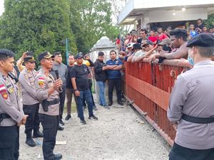 Kronologi Demo Buruh di Kalbar Ricuh Picu Sekuriti Luka-Mobil Polisi Dirusak
