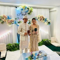 Azizah Salsha, putri politisi Andre Rosiade resmi dinikahi oleh Pemain Timnas sepak bola Indonesia Pratama Arhan. Akad nikah digelar di Masjid Indonesia Tokyo, Minggu (20/8/2023) pukul 13.00 JST, atau 11.00 WIB. Foto: Azizah Salsha, Putri Andre Rosiade Dinikahi Pemain Timnas Pratama Arhan (Istimewa)