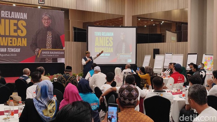 Bacapres Anies Baswedan saat memberi arahan kepada relawannya se-Jateng di Semarang, Minggu (20/8/2023).