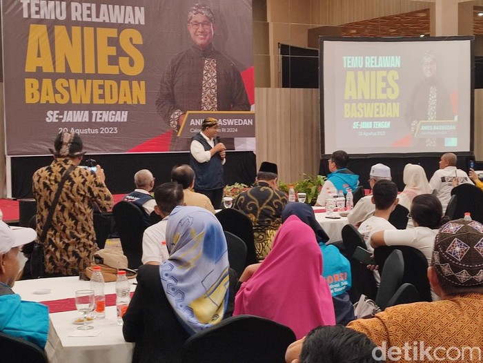 Bacapres Anies Baswedan saat memberi arahan kepada relawannya se-Jateng di Semarang, Minggu (20/8/2023).