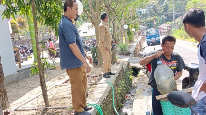 BPBD Kabupaten Klaten kirim bantuan air bersih.