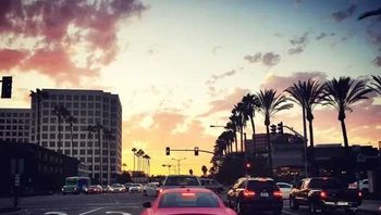 Ini foto asli pemandangan kota, bukan screenshot game GTA San Andreas. Foto: Reddit