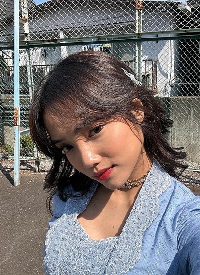 Fuji tampil dengan riasan flawless. Bibir dengan pulasan lip tint tetap menjadi andalam riasannya. Foto: dok. Instagram/@fuji_an