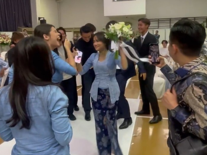 Fuji datang ke pernikahan Azizah Salsha Fuji datang ke pernikahan Azizah Salsha