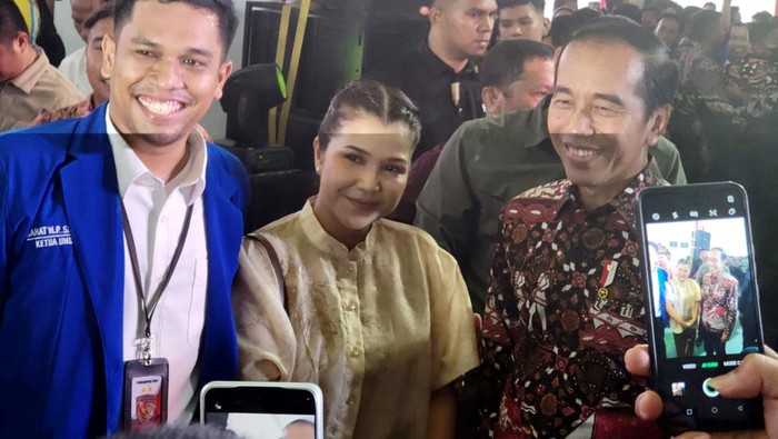 GAMKI Siap Wujudkan Indonesia Emas Presiden Jokowi menghadiri Rakernas dan pengukuhan DPP GAMKI di Medan, Sumatera Utara. GAMKI siap wujudkan Indonesia Emas.